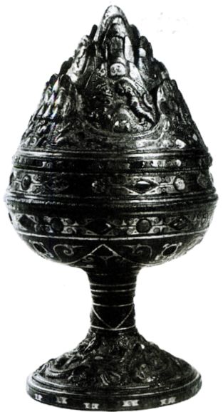 Кубок с крышкой в виде горы. (1-2 век) Китай.