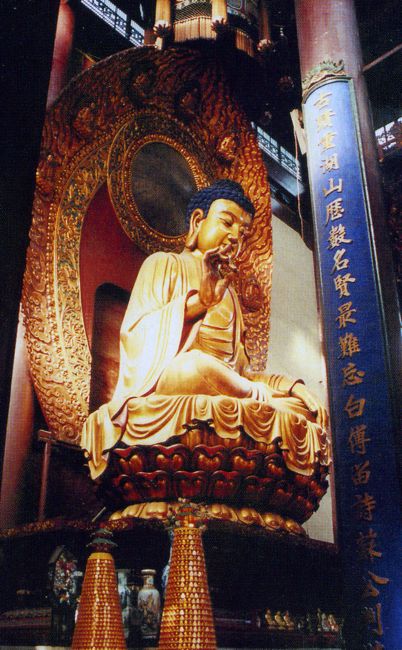 Будда в китайском храме.