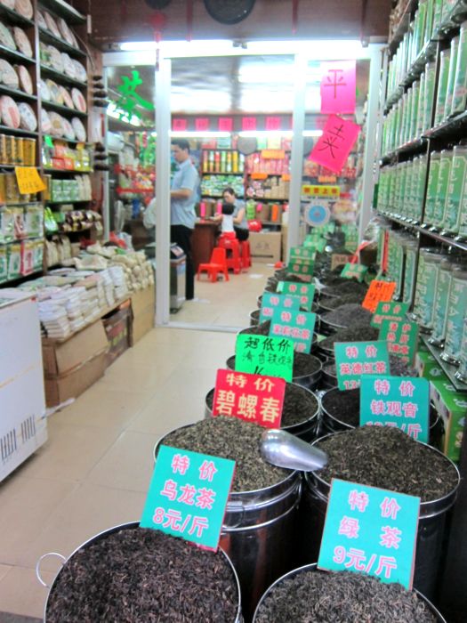 Магазин торгующий чаем. Гуанчжоу. Китай. Фото  Лимарева В.Н. 