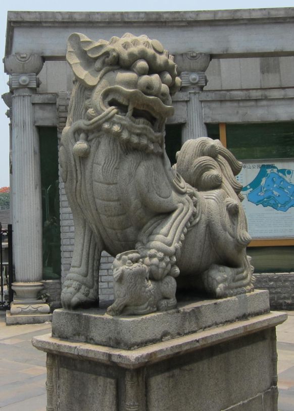 Китайский лев. г. Фошань. Китай. Фото Лимарева В.Н.