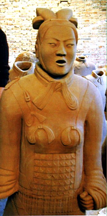 Женщина из терракотовой армии императора Цинь Шихуанди.  Китай. 3 в до н.э. 